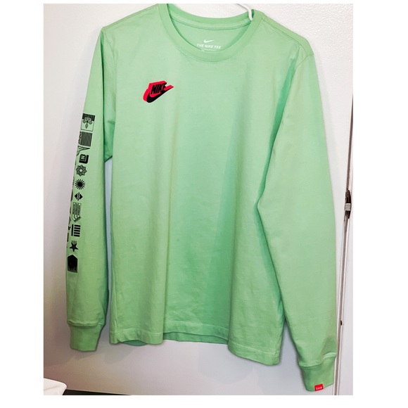 NSW HBR WORLDWIDE TEE
Nike
Color: Cucumber Calm
Size:S - Picture 5 of 5